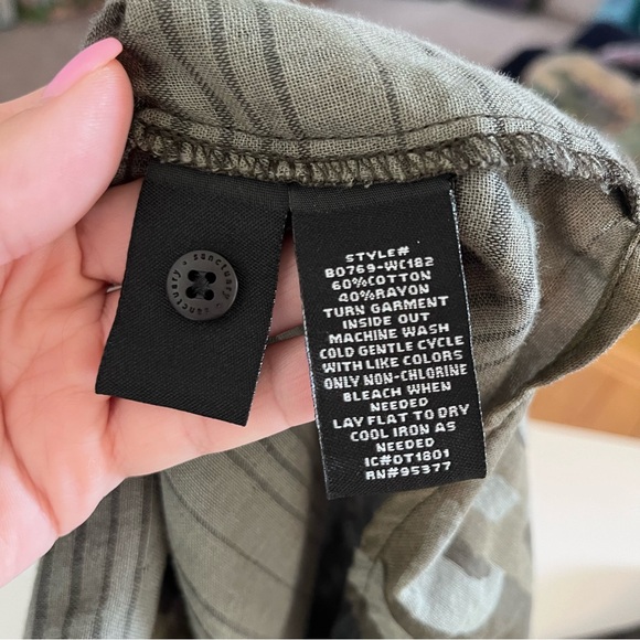 Sanctuary Camo Boyfriend Shirt Button Front Roll Tab Sleeves Size XS - Picture 6 of 11